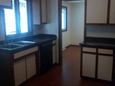 4th image of 674 Laverne Dr