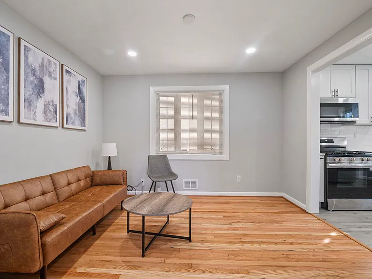 Neighbors Ave — Photo 9