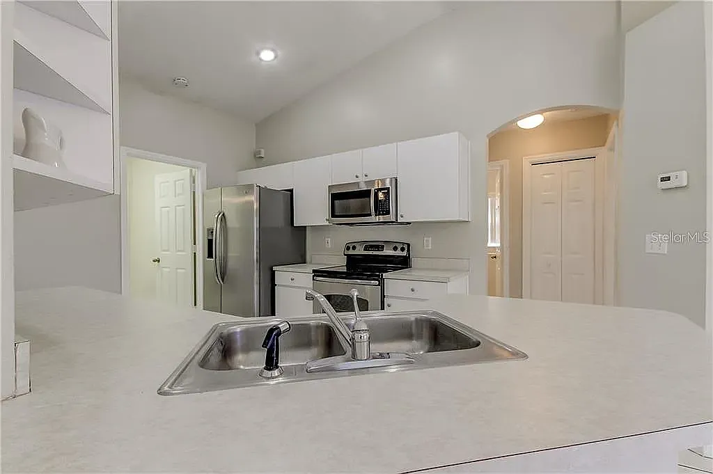 5 bed, 2085 sqft, $2,650 — Photo 2