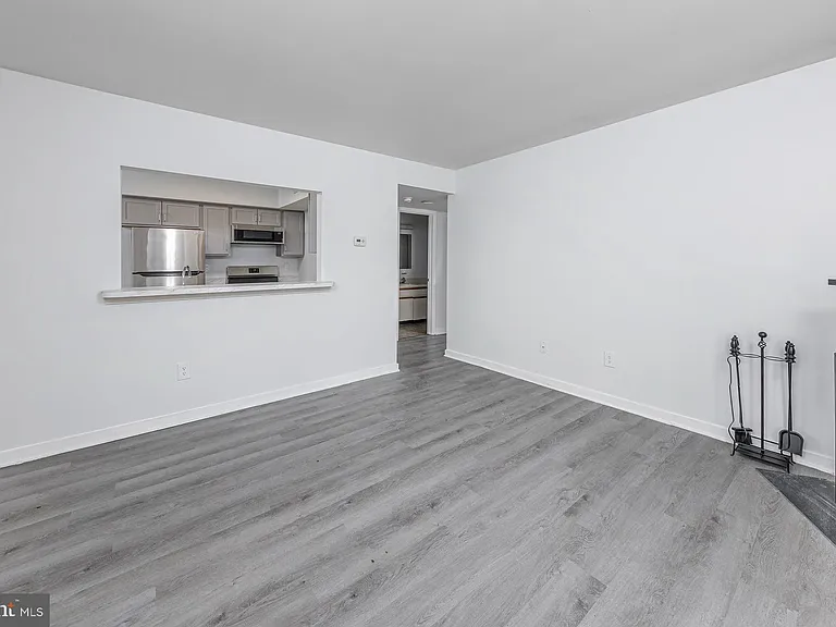 1309 Roberts Way — Photo 8