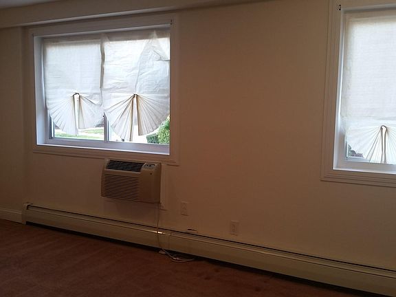 2nd image of 1286 Rockland Ave APT 2E
