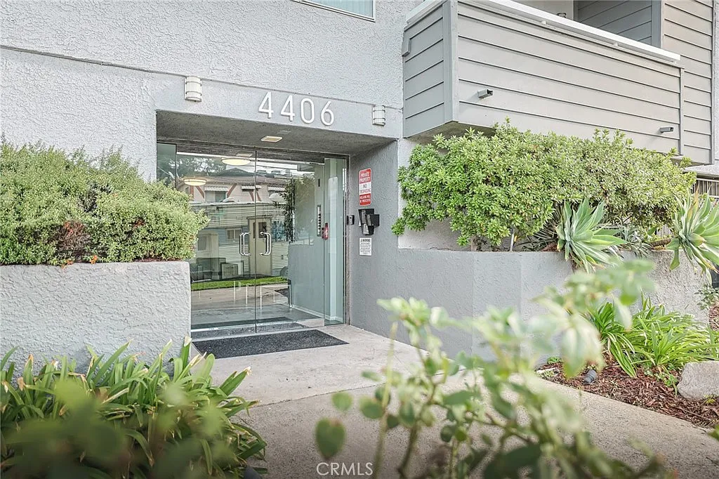 Building Photo - 4406 Cahuenga Blvd #109A