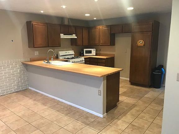 3rd image of 2204 Crespi Ln