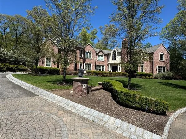 5 Joseph Ct, Upper Saddle River, NJ 07458