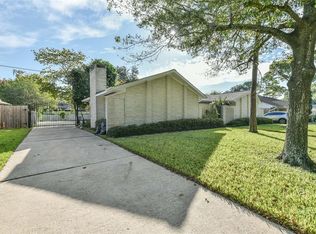 9311 Braes Bayou Dr, Houston, TX 77074