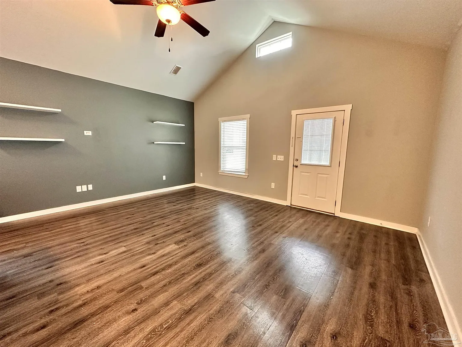 3 bed, 1105 sqft, $2,250 — Photo 2