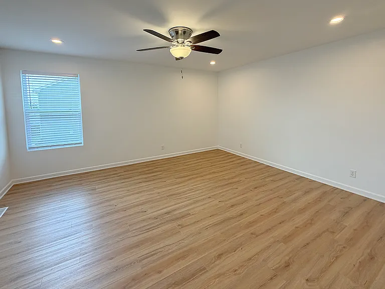 651 Olive Ln — Photo 12