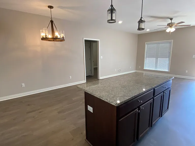 2557 Garden Dr — Photo 7