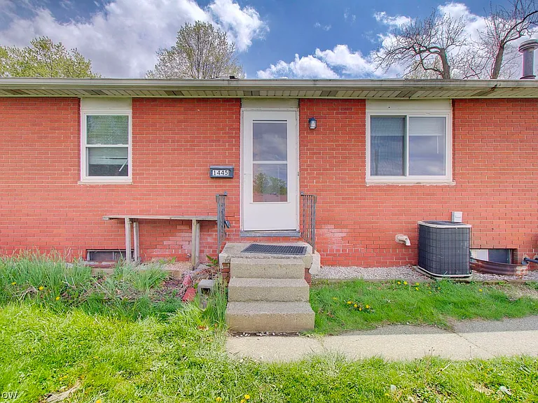 1445 Hyde Park Ave — Photo 5