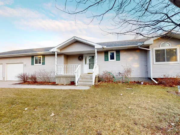 15 Clear Lk, Columbus, NE 68601