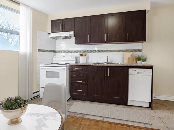 2897 Dundas Street West