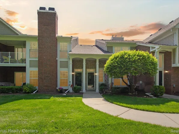 4727 Berkshire Dr #197, Sterling Heights, MI 48314