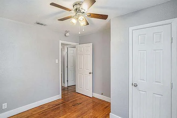 2533 Warren Ave — Photo 69