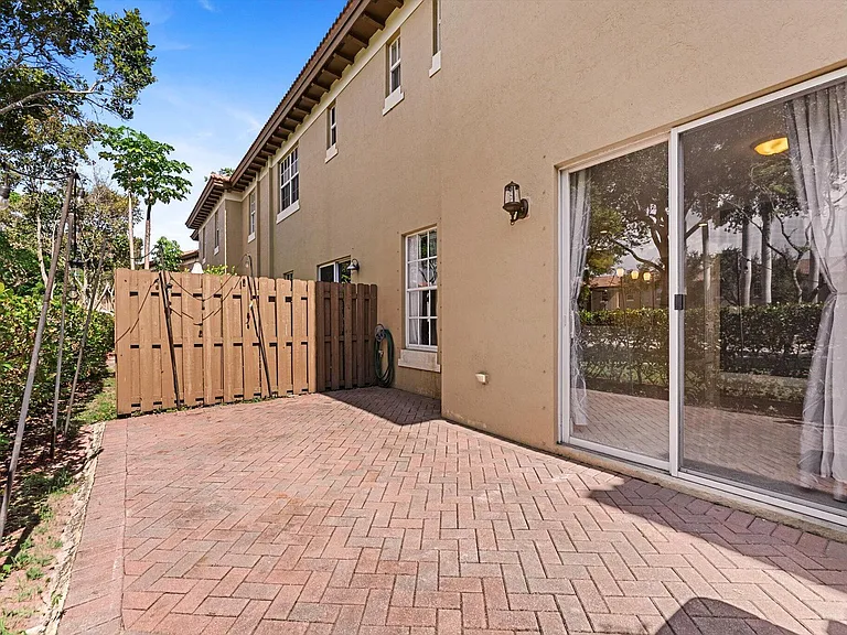 6884 Julia Gardens Dr — Photo 13