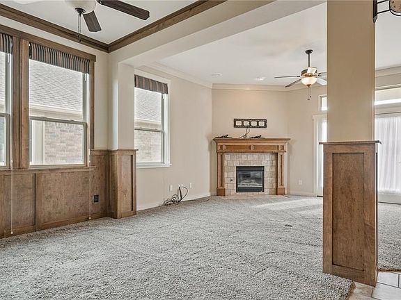5th image of 713 Christian Ln