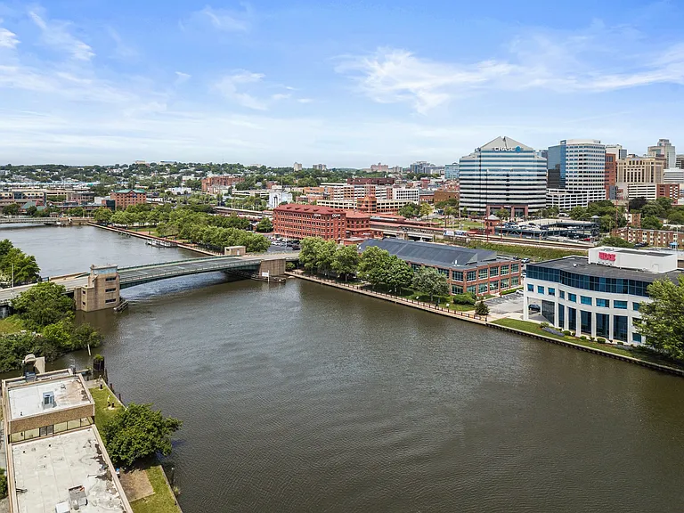 River House Apartments — Photo 52