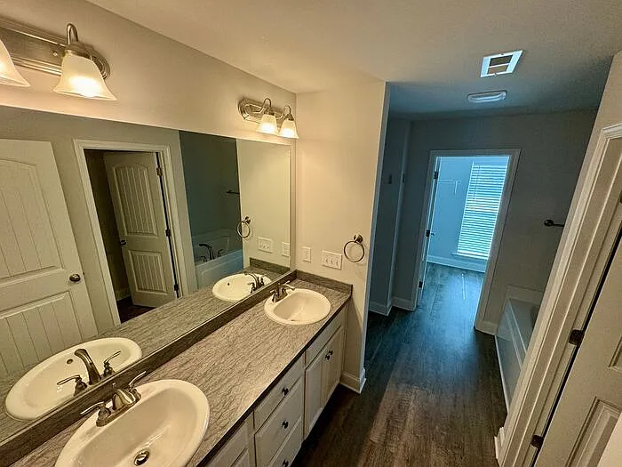 272 Abercorn Dr — Photo 18