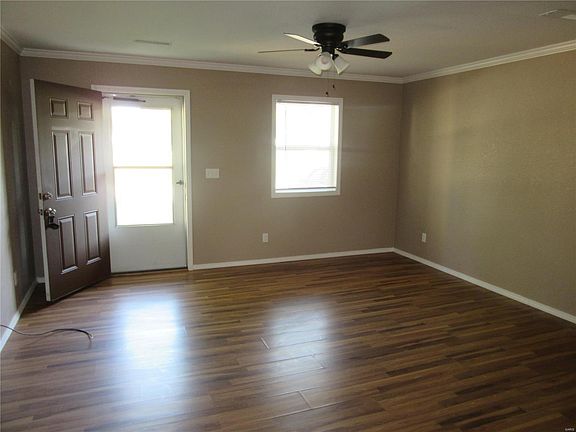5th image of 616 W Henry St