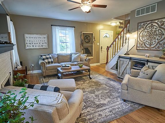 4th image of 2004 Meadow Ln