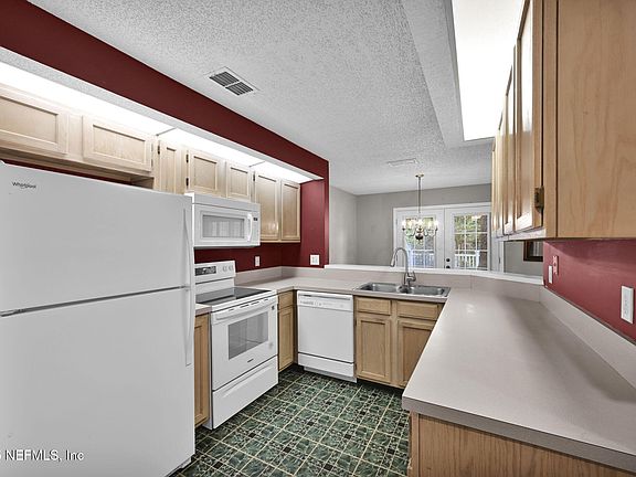 5th image of 3549 CHESTNUT HILL Court