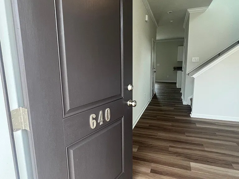 640 Cam Cir — Photo 2
