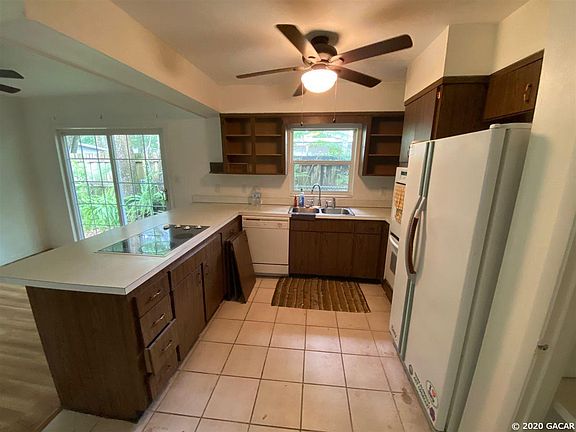 3rd image of 1633 NE 19th Pl