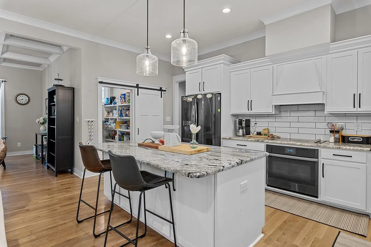 4 bed, 3.5 bath, 2644 sqft, $3,500 — Photo 4