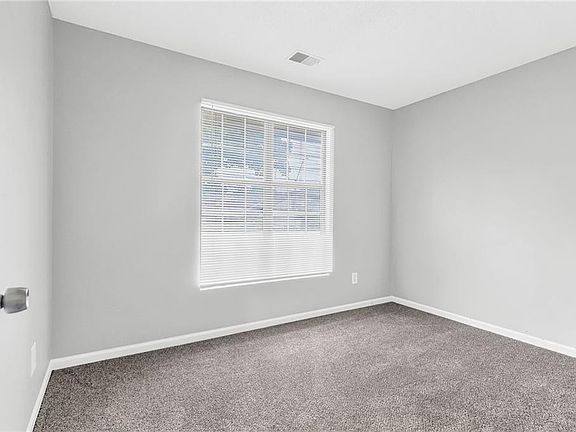 3rd image of 724 E 122nd Ter