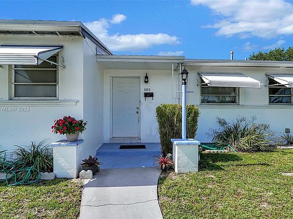 3rd image of 1020 NW 196th Ter
