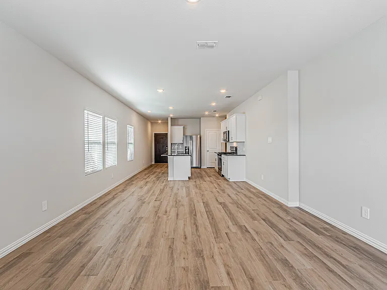 801 Leavenworth Dr — Photo 6