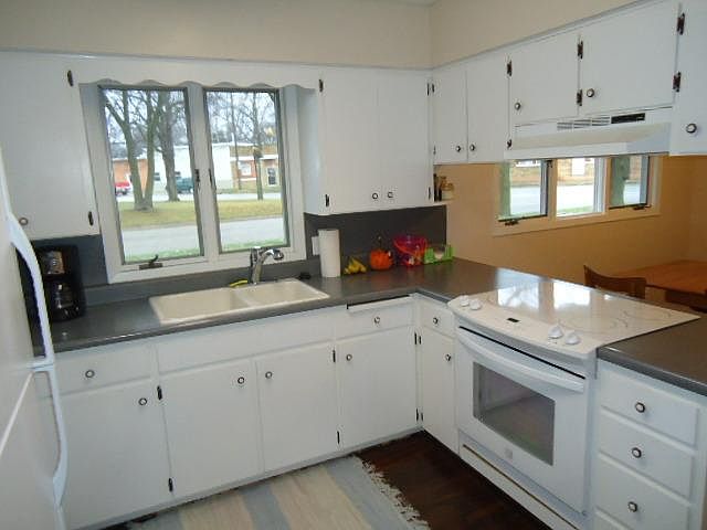 2nd image of 420 N Heckart St