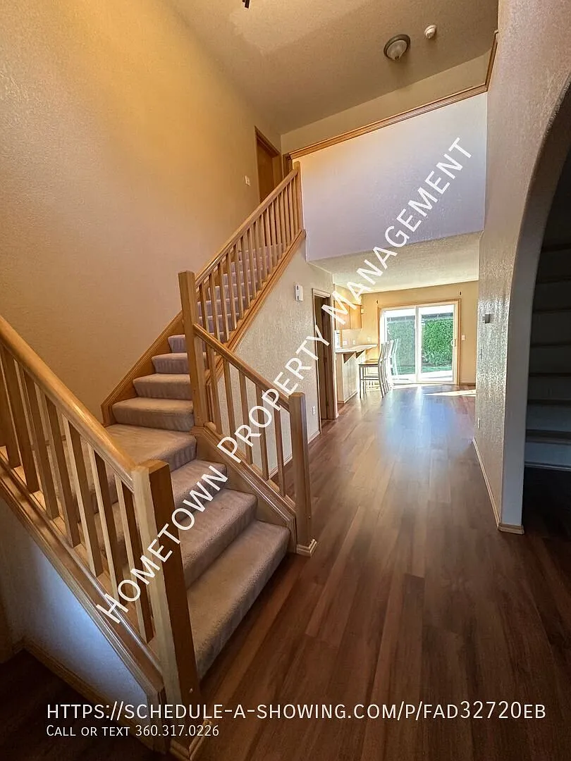 Beautiful 3 Bedroom + Bonus Room in Lacey! Available Now! — Photo 3