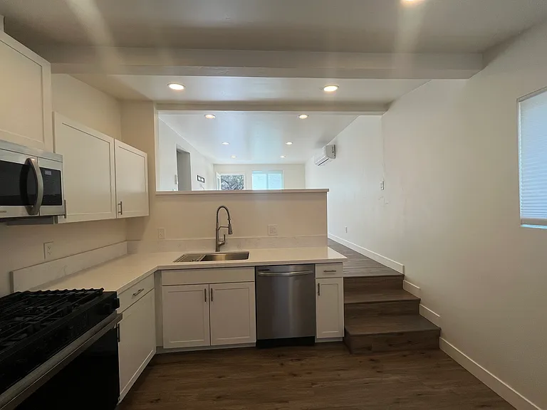 390 Hill St — Photo 2