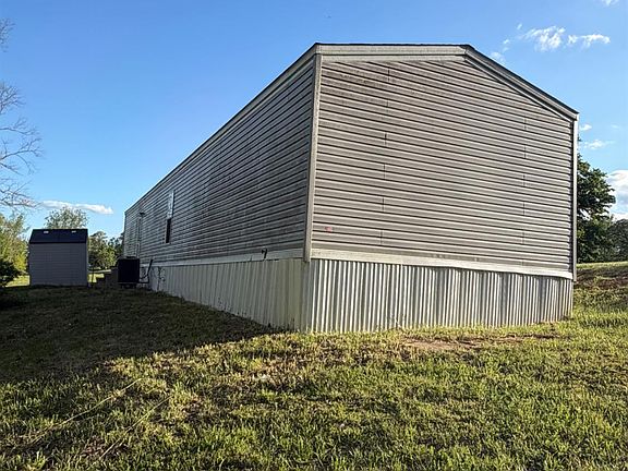 5th image of 22370 Stewart Rd