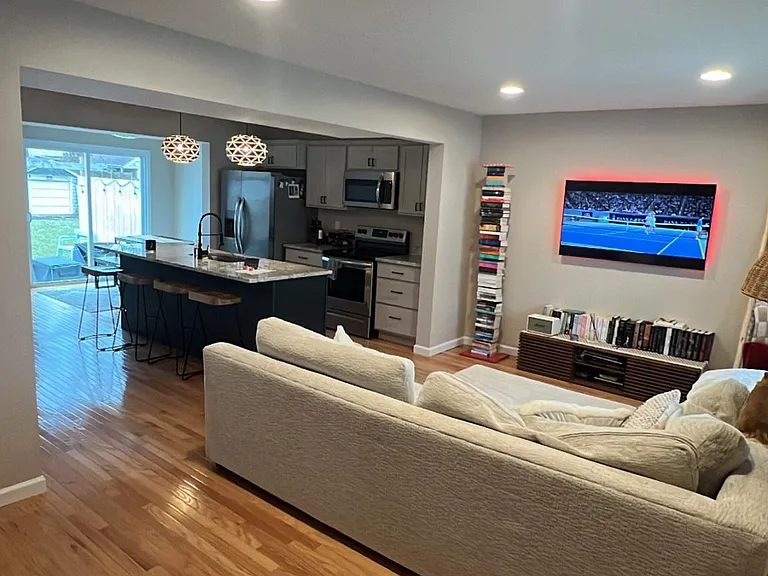 3325 Latonia Ave — Photo 6