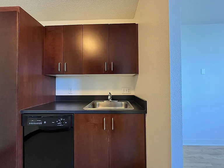 2020 SW Main St #602 — Photo 7