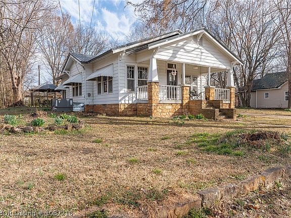 2nd image of 381 W 4th St