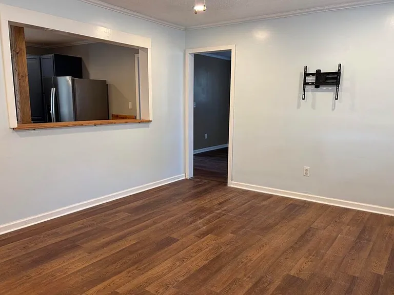 100 S Glen Ct — Photo 3