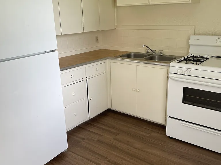 2707 W Avenue I — Photo 3