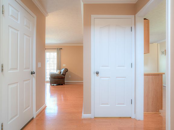 4th image of 35 Overland Dr