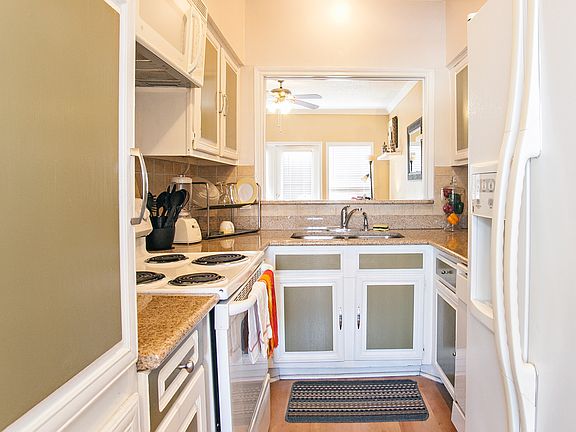 4th image of 8550 Fair Oaks Crossing Dr #114