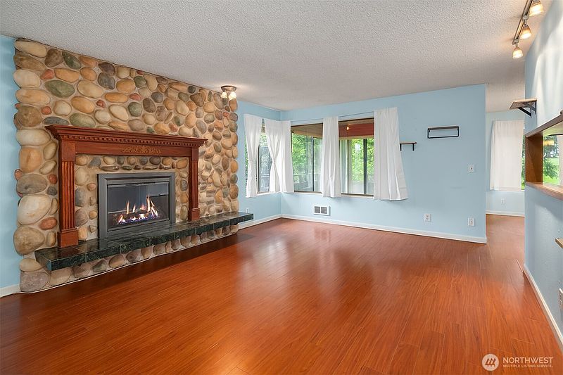 3rd image of 5915 Highway Place #201