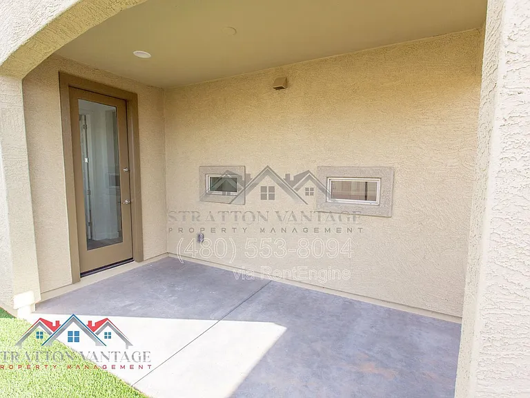 2304 E Kelly Dr — Photo 35