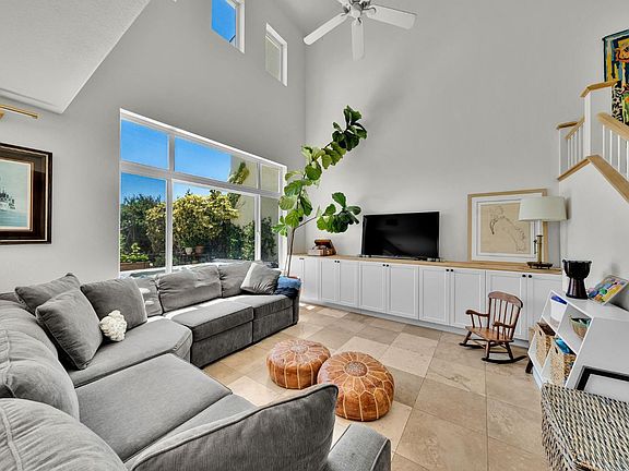 3rd image of 105 Shoal Drive W