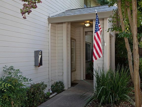 3rd image of 4802 Courtland Ln