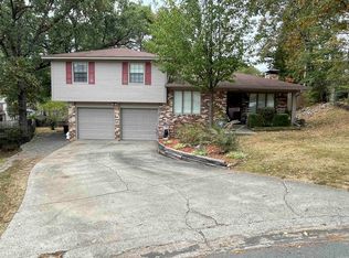 11 Cherrywood Ct, Little Rock, AR 72211