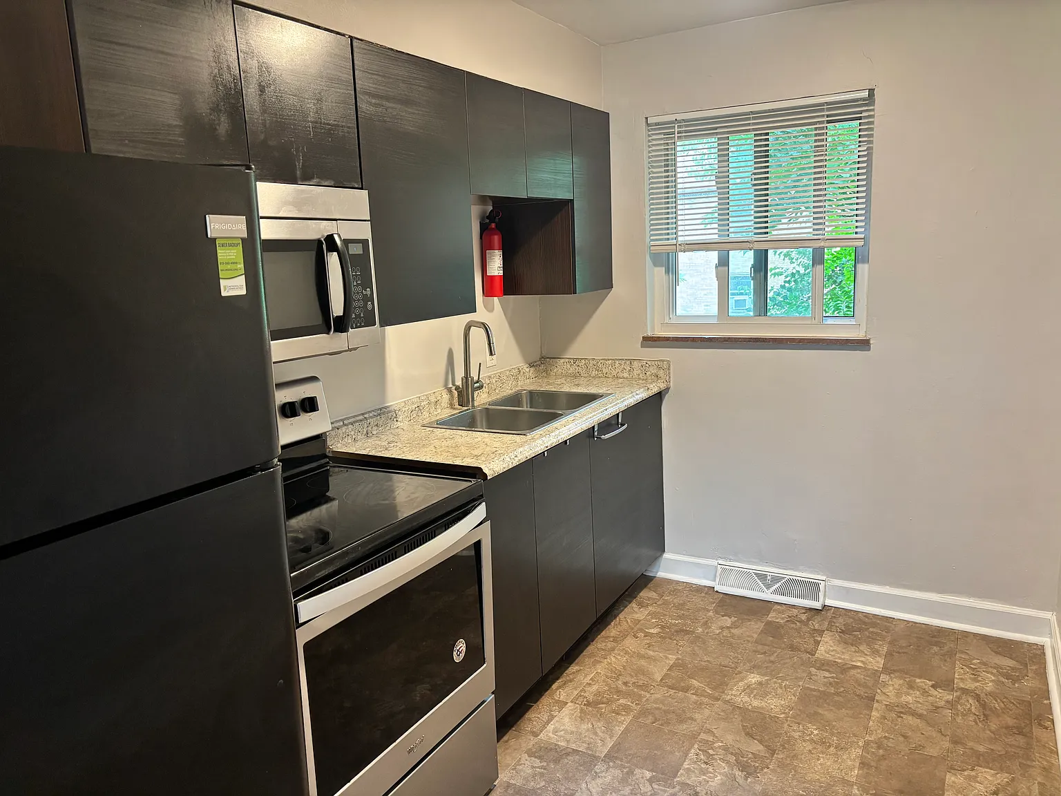 2 bed, 700 sqft, $1,000 — Photo 3