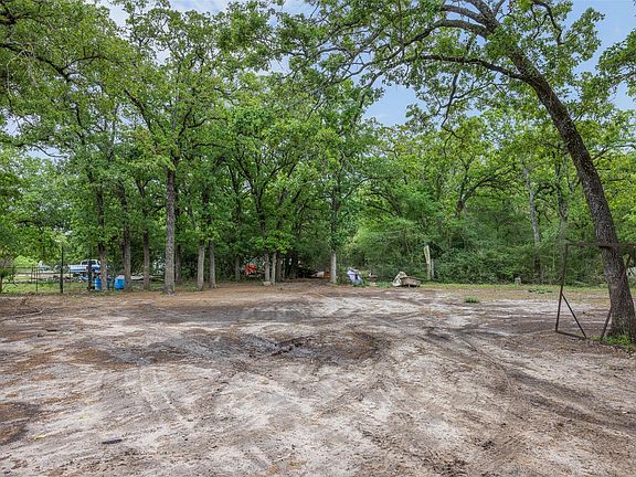 5th image of 604 Hilton Rd
