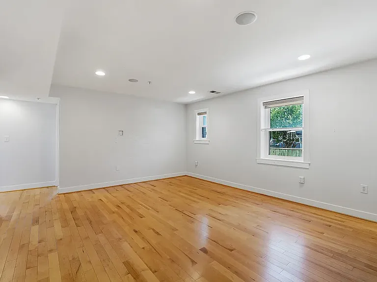 1524 Independence Ave SE #102 — Photo 1