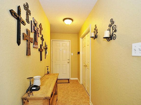 Long entryway, tiled, is a wonderful way to welcome you home.